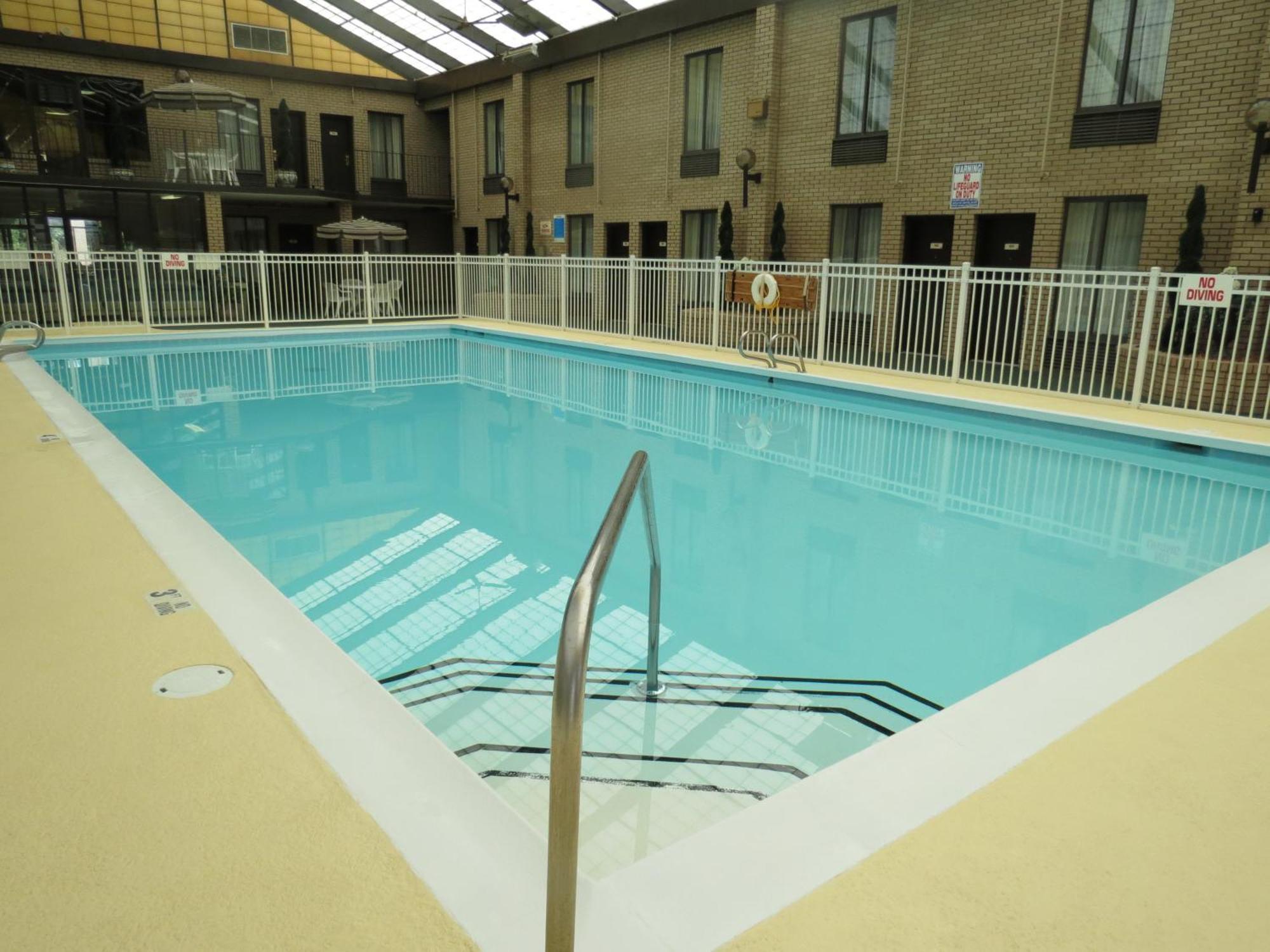 Gold Vault Inn Radcliff 外观 照片