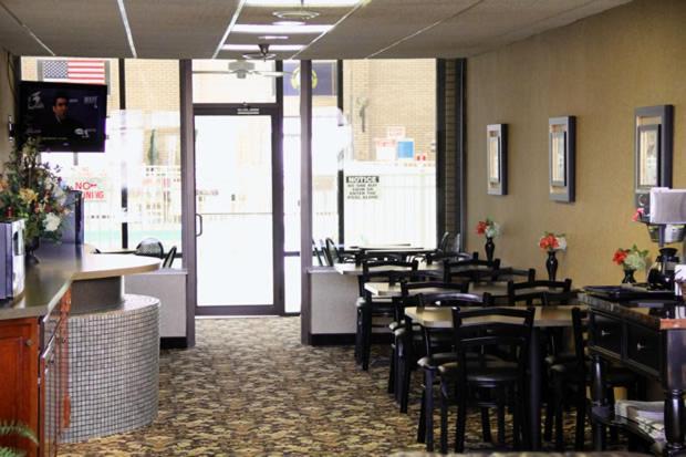 Gold Vault Inn Radcliff 外观 照片