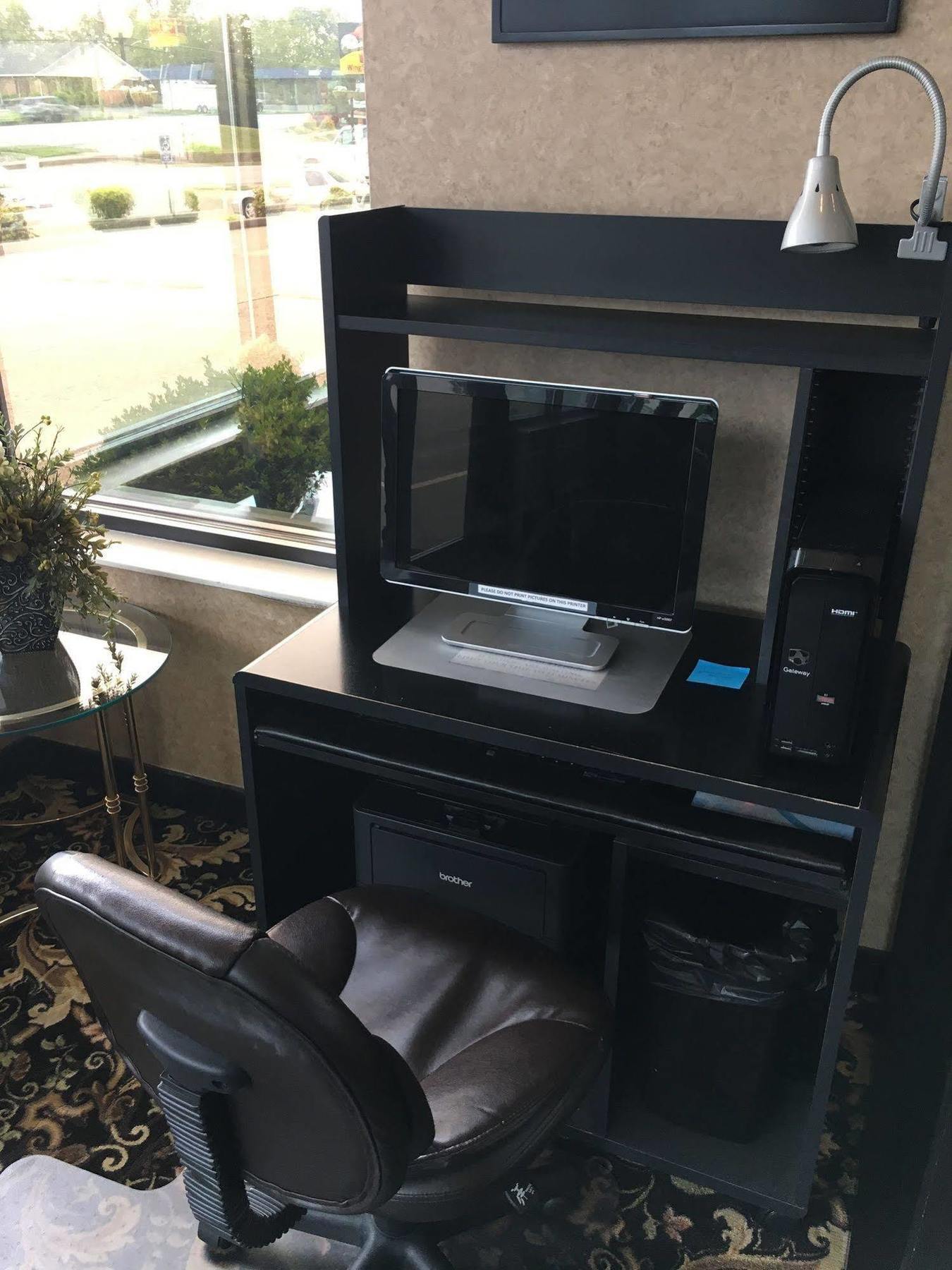 Gold Vault Inn Radcliff 外观 照片