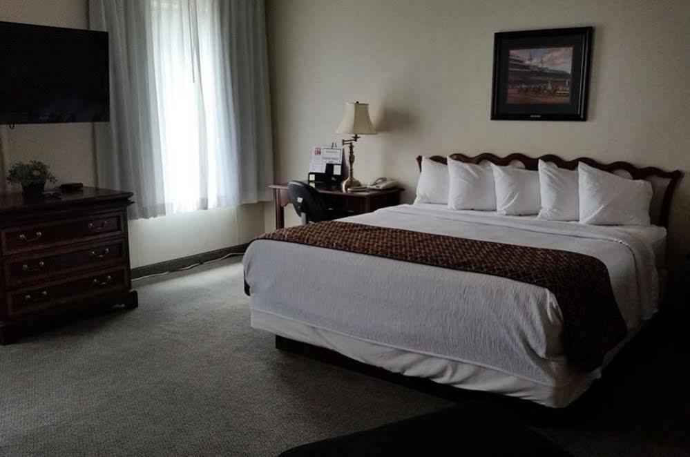 Gold Vault Inn Radcliff 外观 照片